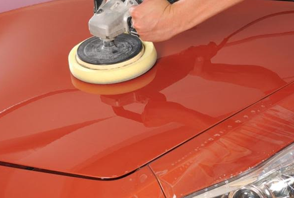 Como remover manchas da pintura do carro